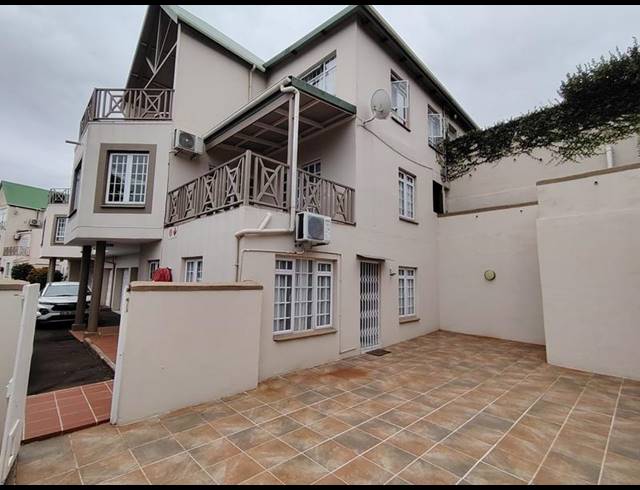 3 BEDROOM TOWNHOUSE FOR SALE IN SUNNINGDALE